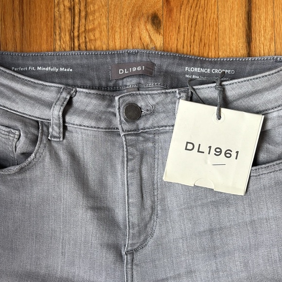 DL1961 Women’s Florence Crop Mid Rise Instasculpt Skinny Jeans in Legendary 27 - Picture 9 of 10